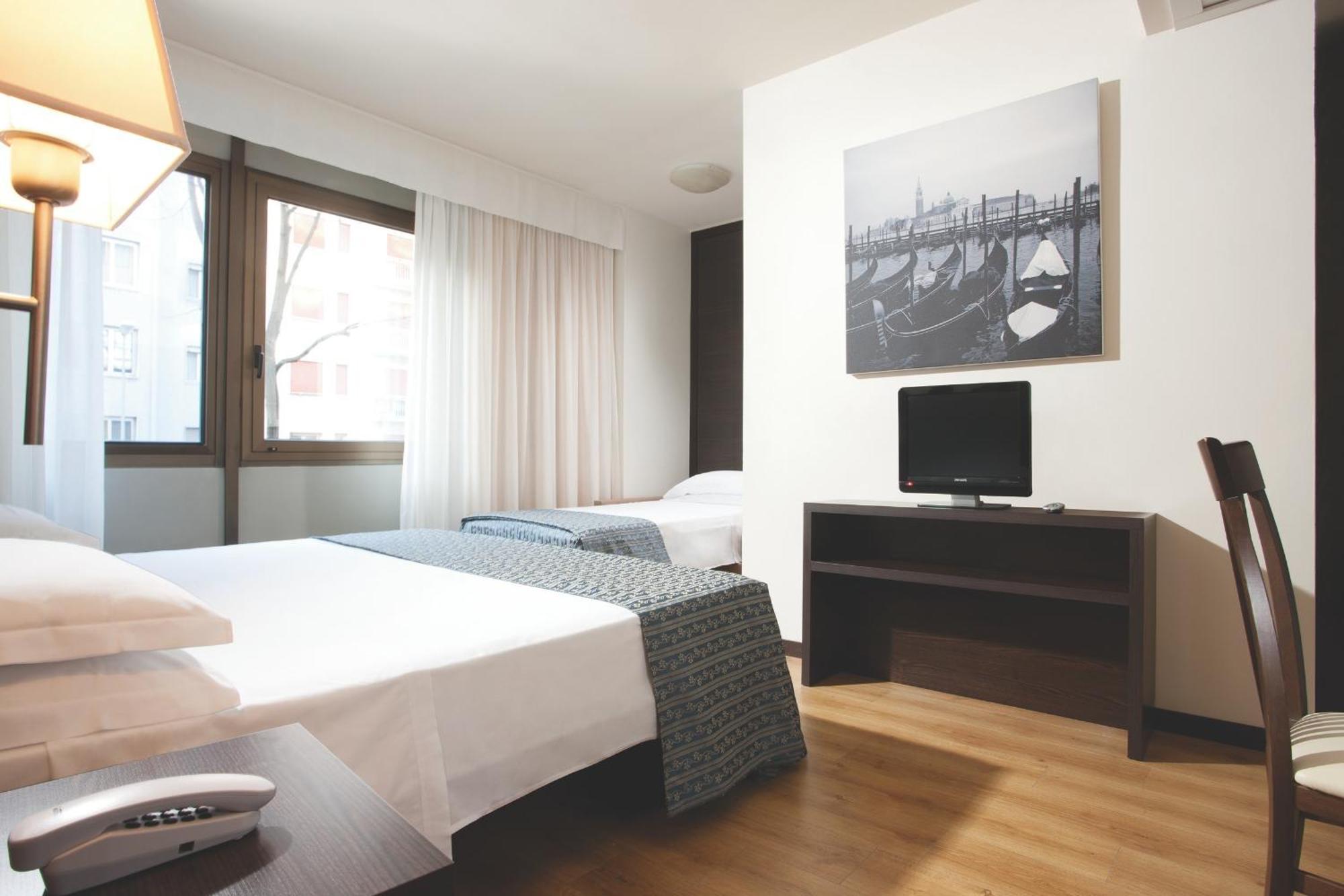 Hotel Delfino Venezia Mestre Exteriör bild