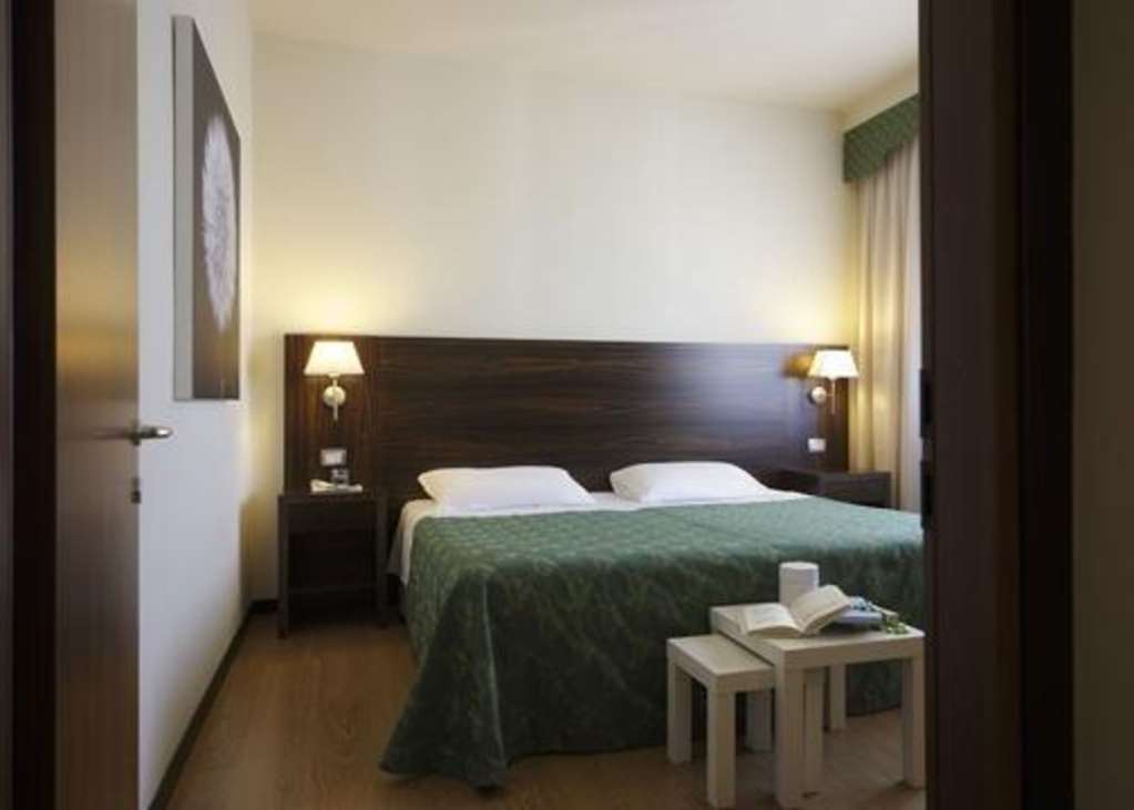 Hotel Delfino Venezia Mestre Rum bild
